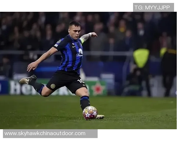 国米真核续约三年，合同年薪浮动达900万欧元，蓝黑军团重振雄风