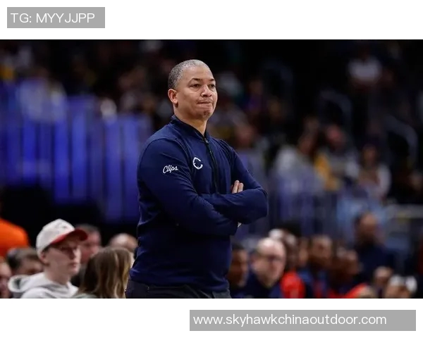 快船主帅指责队员配合不足,呼吁全队提高战术水平 快船主帅指责队员配合不足,呼吁全队提高战术水平