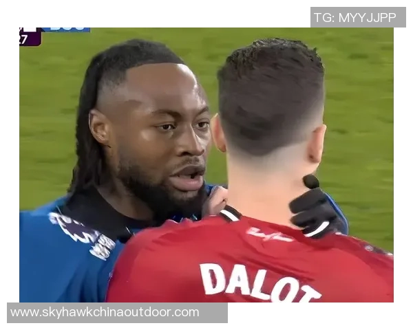 曼联引援第一把火!签下热门球员掀起热潮 曼联引援第一把火!签下热门球员掀起热潮