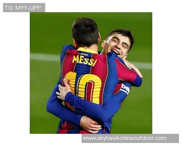 巴塞罗那宣布梅西续约五年!巴萨球迷齐刷手机庆祝新合同签署 巴塞罗那宣布梅西续约五年!巴萨球迷齐刷手机庆祝新合同签署